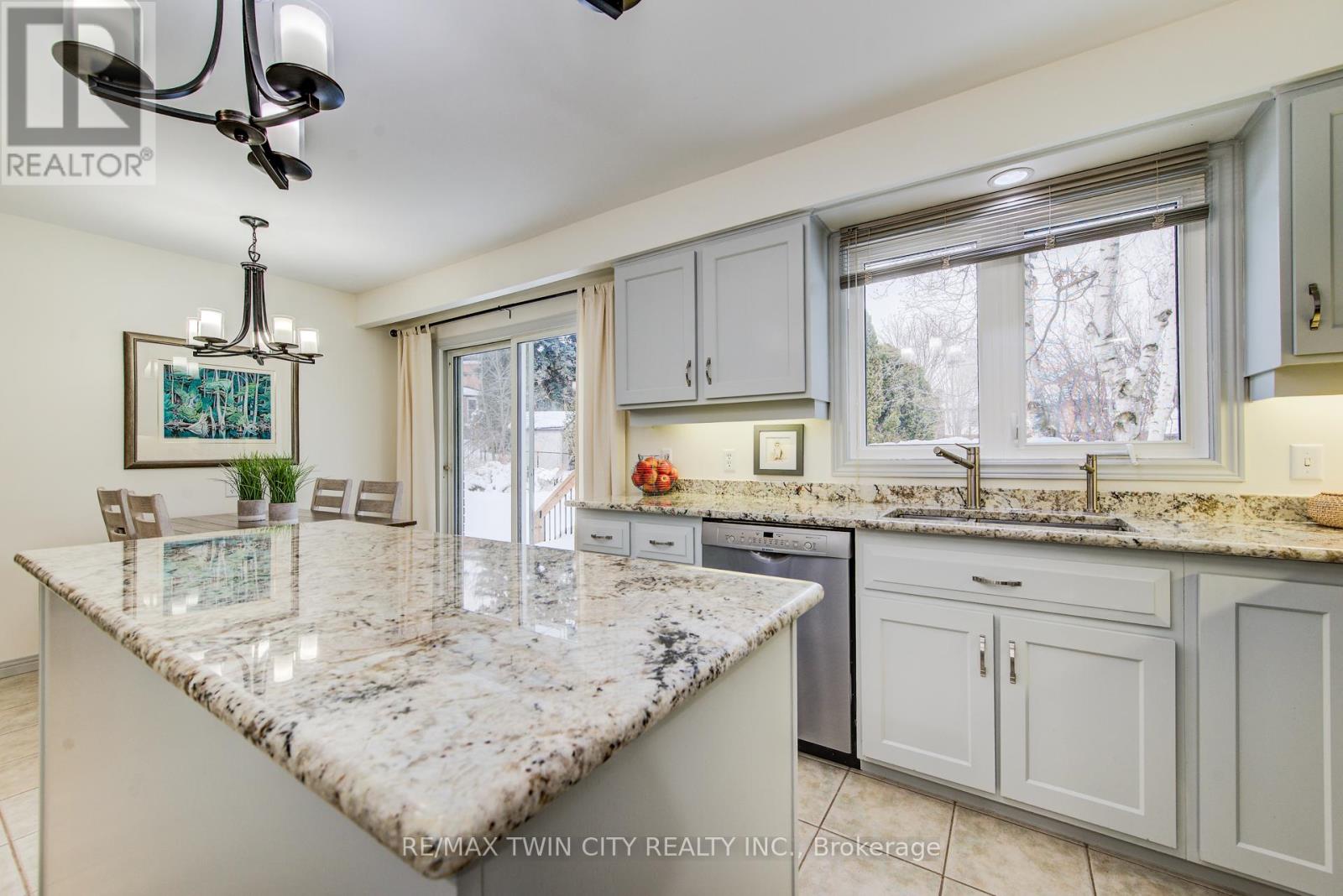 454 Kingsford Place, Waterloo, Ontario  N2T 1K9 - Photo 13 - X12779588