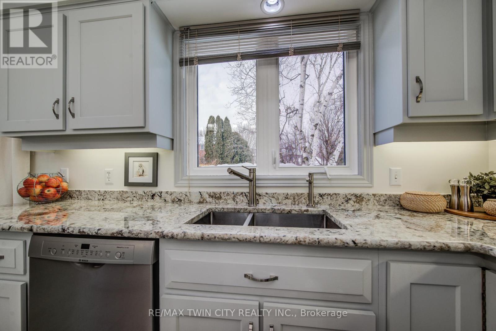 454 Kingsford Place, Waterloo, Ontario  N2T 1K9 - Photo 14 - X12779588