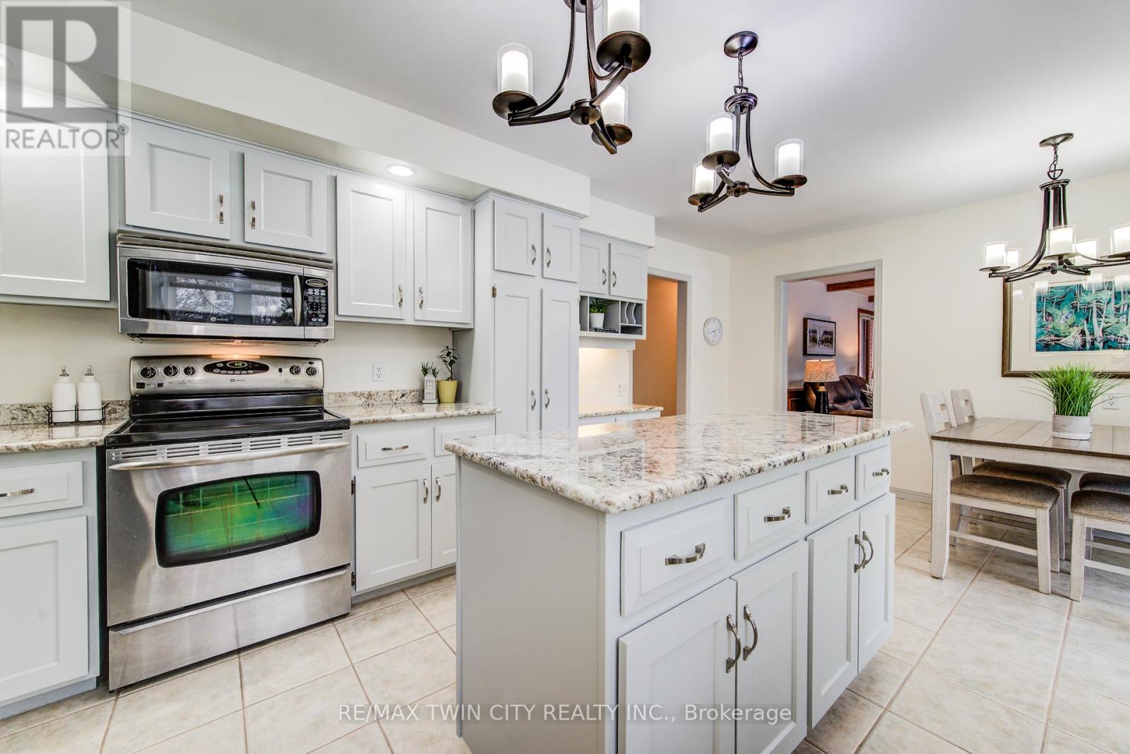 454 Kingsford Place, Waterloo, Ontario  N2T 1K9 - Photo 15 - X12779588