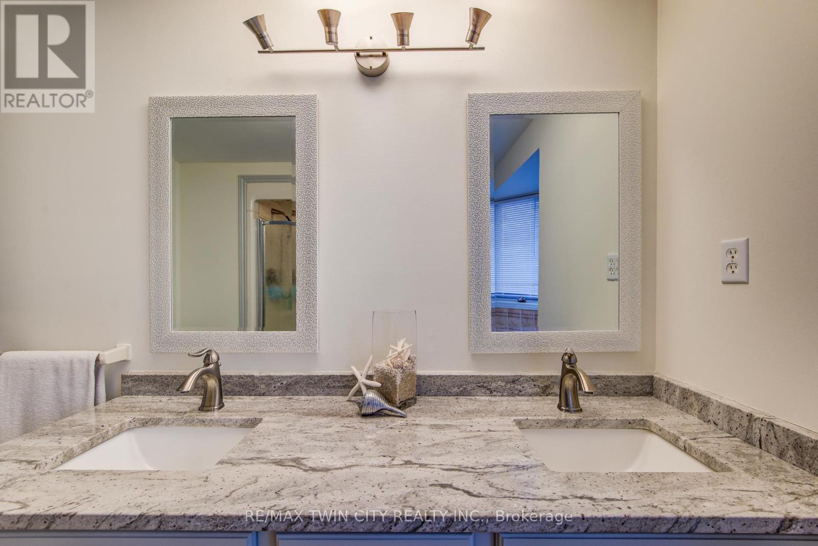 454 Kingsford Place, Waterloo, Ontario  N2T 1K9 - Photo 31 - X12779588