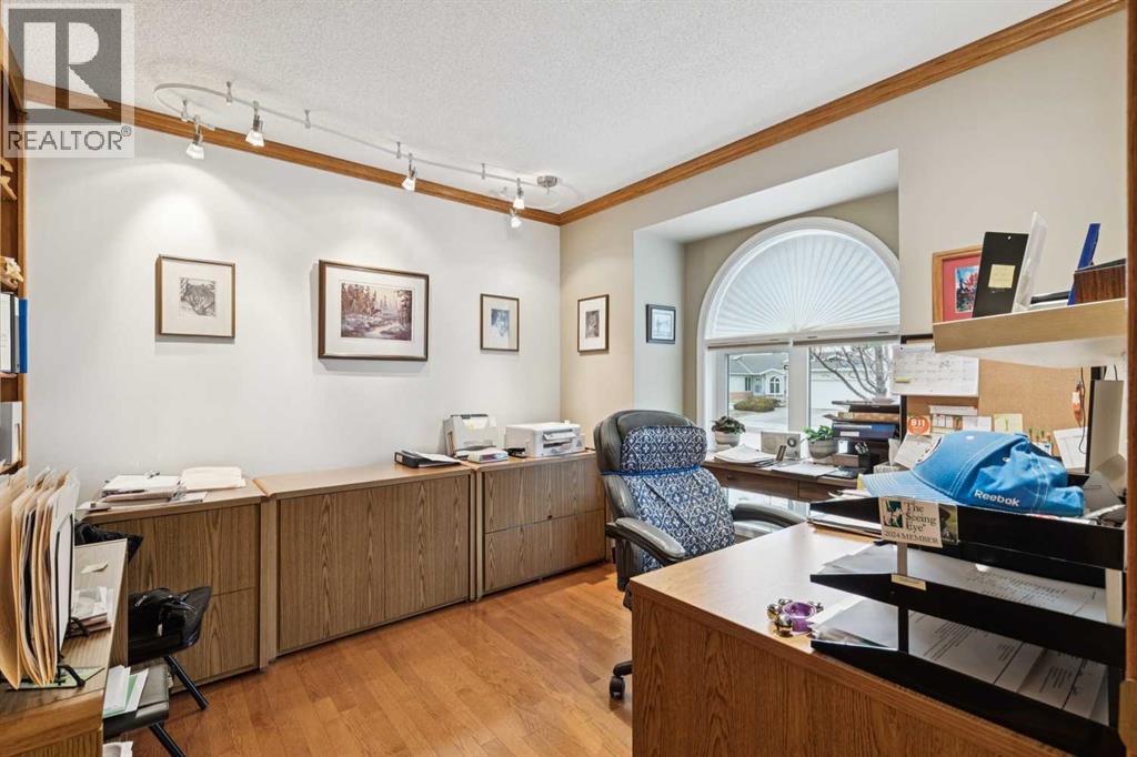 1025 Shawnee Road Sw, Calgary, Alberta  T2Y 1W7 - Photo 3 - A2284518