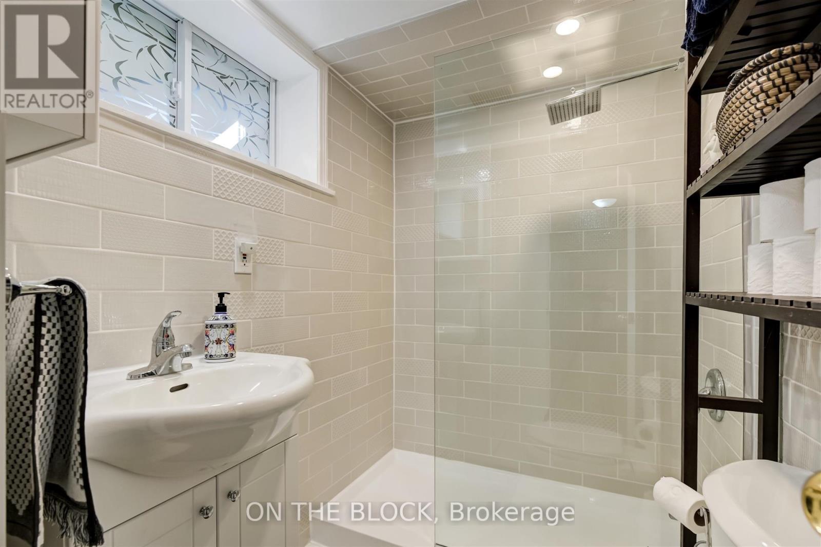 534 Midland Avenue, Toronto, Ontario  M1N 1T1 - Photo 7 - E12773484