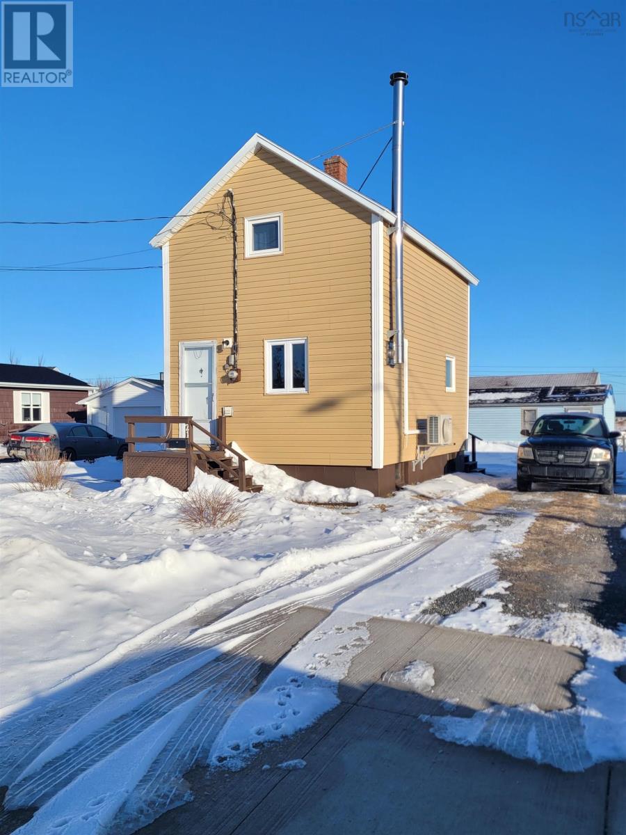 21 Sydney Street, Glace Bay, Nova Scotia  B1A 5J6 - Photo 1 - 202602587