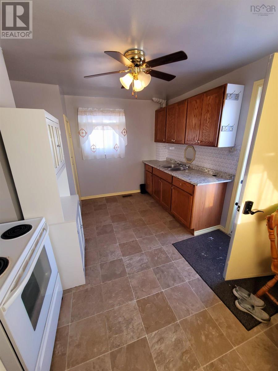 21 Sydney Street, Glace Bay, Nova Scotia  B1A 5J6 - Photo 4 - 202602587