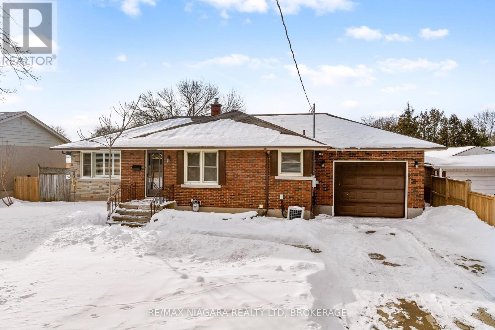 44 Albany Drive, St. Catharines, Ontario  L2N 3T5 - Photo 2 - X12779716