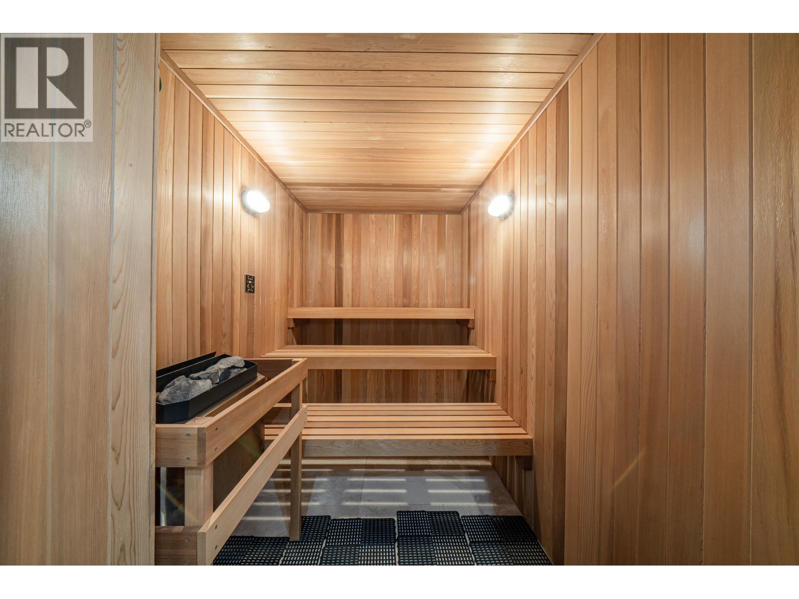 Listing Picture 20 of 20 : 6708 YEW STREET, Vancouver / 溫哥華 - 魯藝地產 Yvonne Lu Group - MLS Medallion Club Member