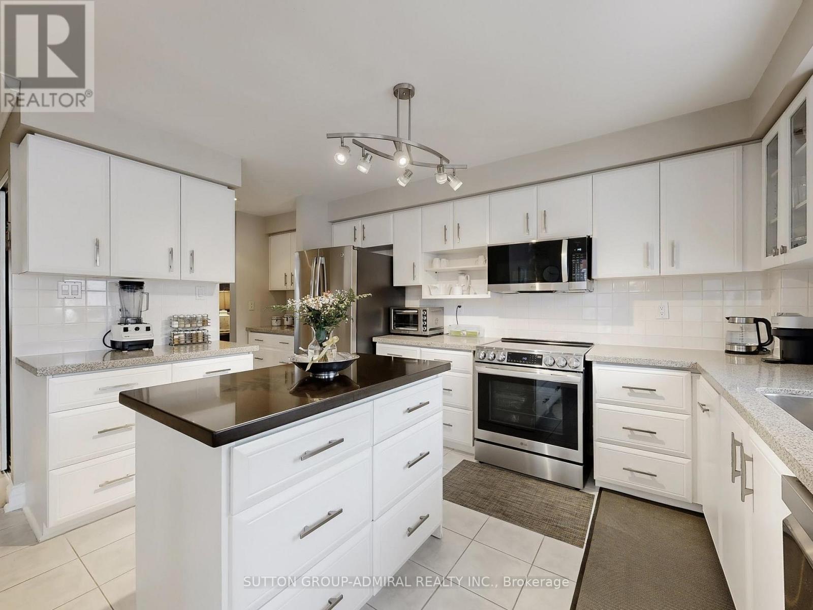 105 - 105 Leah Crescent, Vaughan, Ontario  L4J 8C4 - Photo 11 - N12779618