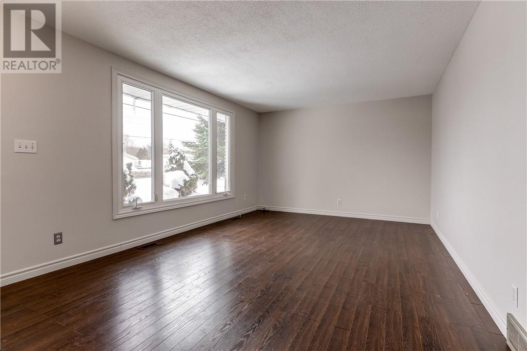 2515 Old Highway 69 N, Val Caron, Ontario  P3N 1K6 - Photo 12 - 2126412