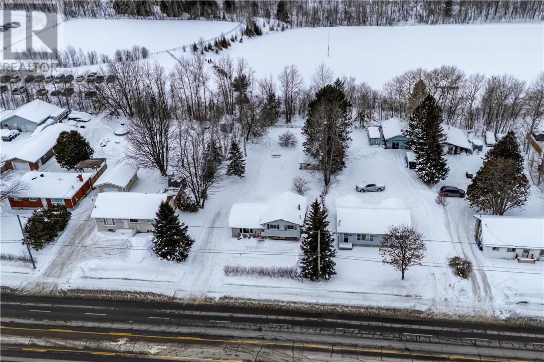 2515 Old Highway 69 N, Val Caron, Ontario  P3N 1K6 - Photo 7 - 2126412