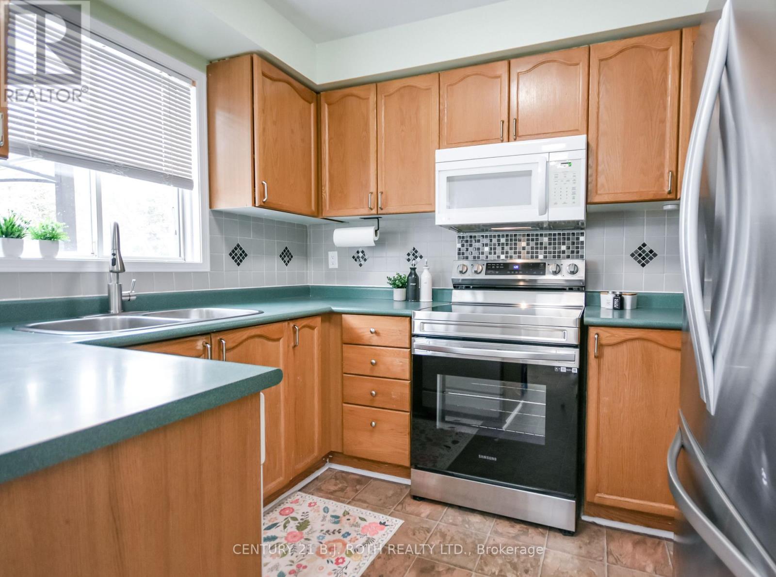 91 Cunningham Drive, Barrie, Ontario  L4N 8L5 - Photo 13 - S12779664