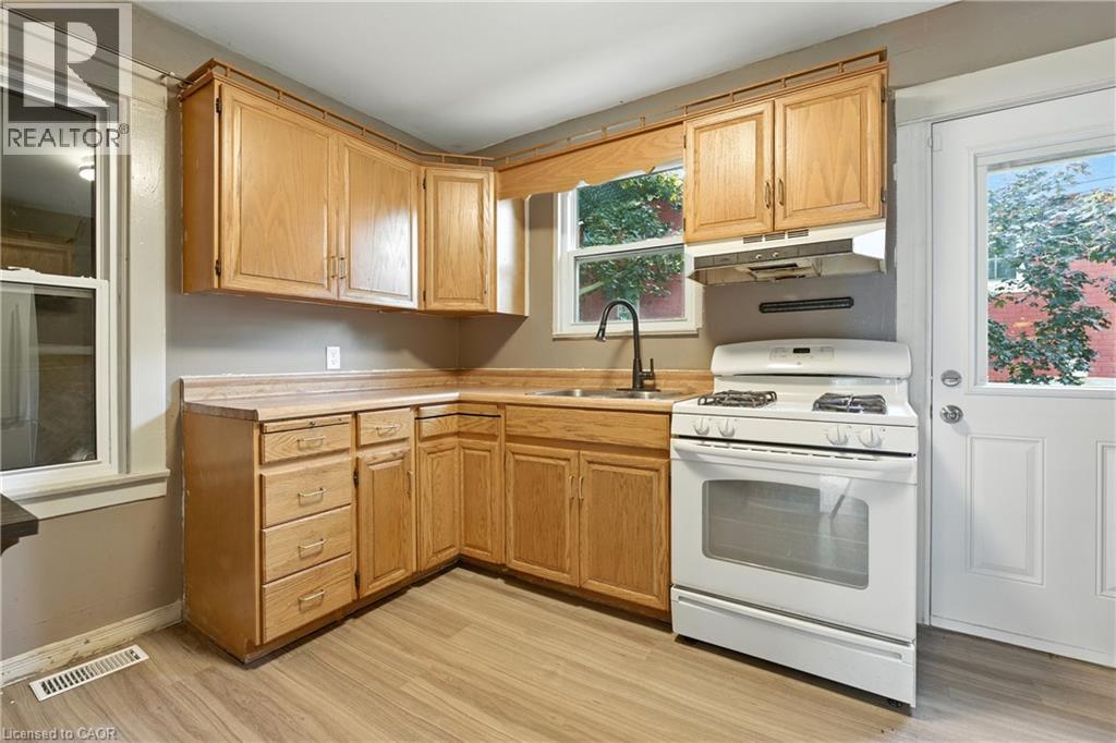 1 Berryman Avenue, St. Catharines, Ontario  L2R 3W8 - Photo 9 - 40765502