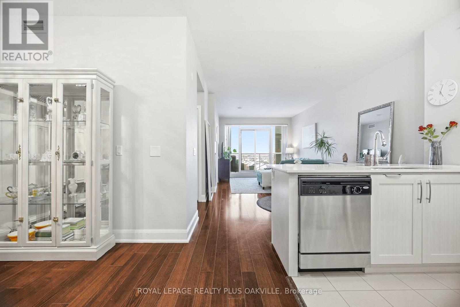 607 - 2470 Prince Michael Drive, Oakville, Ontario  L6H 0G9 - Photo 10 - W12779622