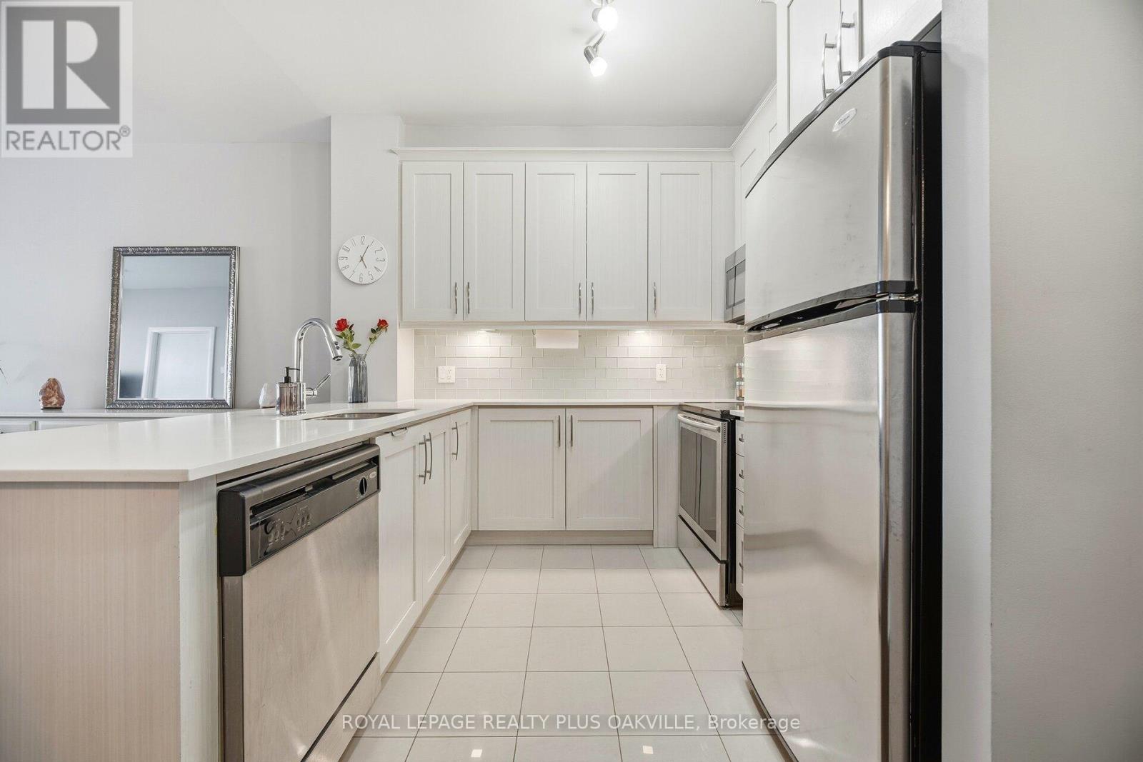 607 - 2470 Prince Michael Drive, Oakville, Ontario  L6H 0G9 - Photo 14 - W12779622