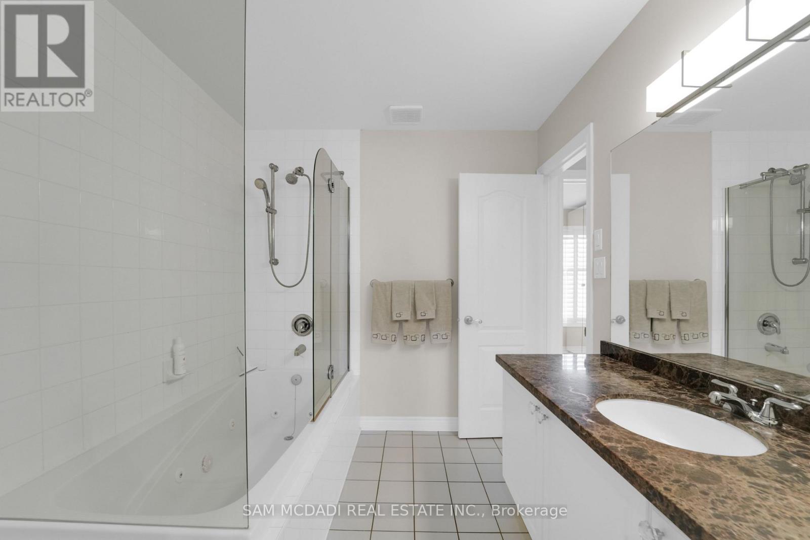 1 - 195 Grand Avenue, Toronto, Ontario  M8Y 3Y3 - Photo 28 - W12779672