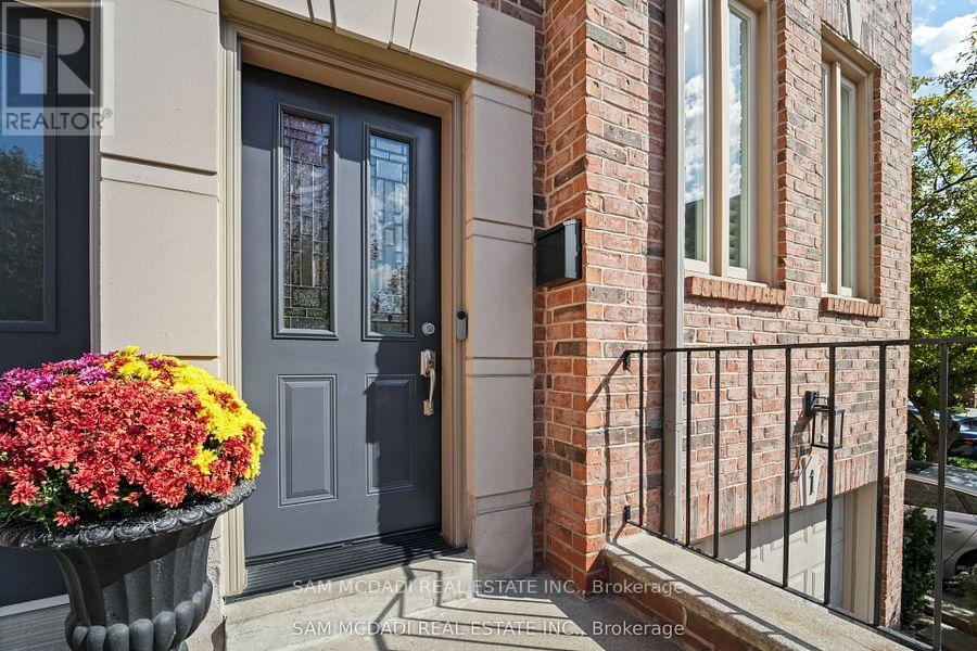 1 - 195 Grand Avenue, Toronto, Ontario  M8Y 3Y3 - Photo 3 - W12779672