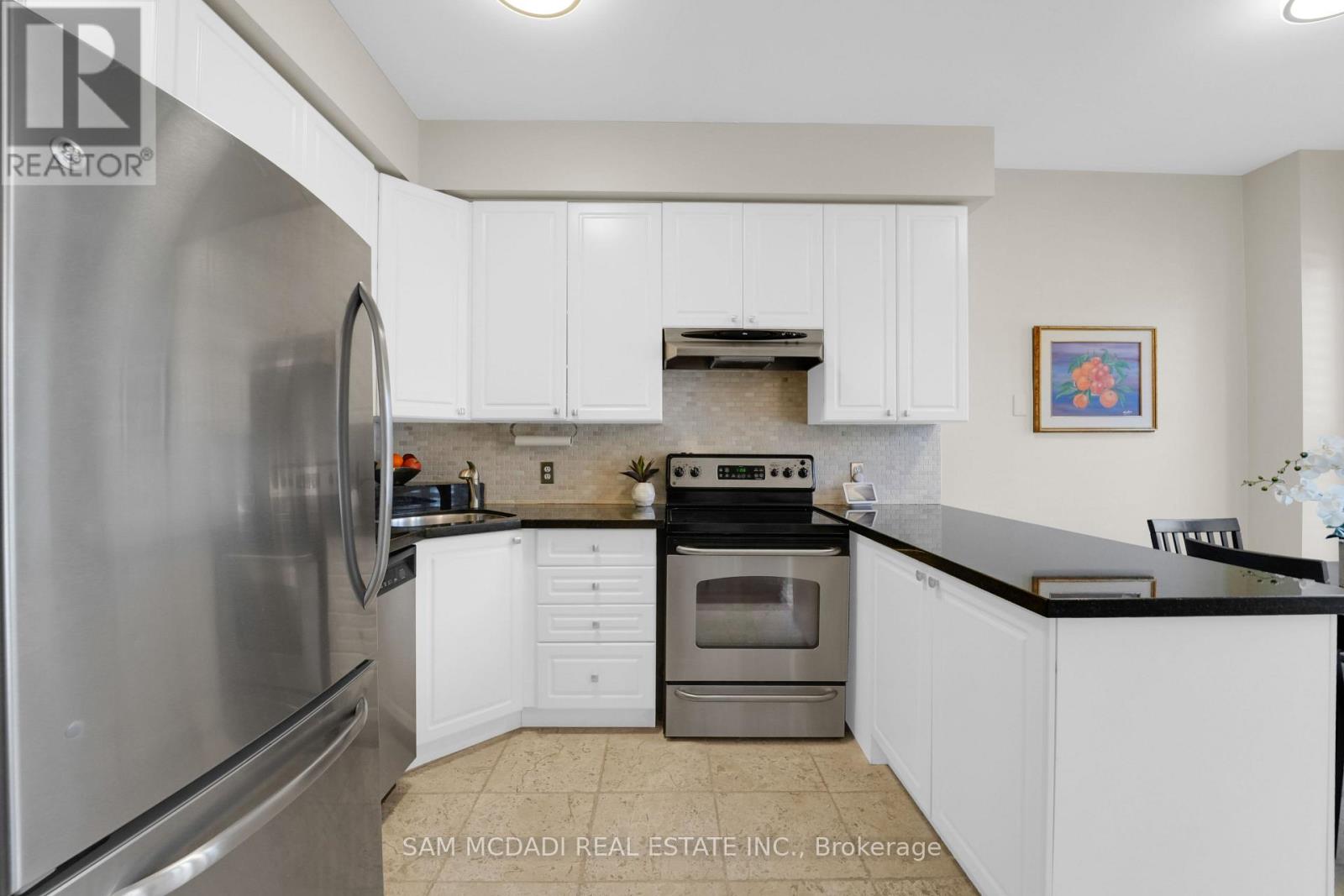 1 - 195 Grand Avenue, Toronto, Ontario  M8Y 3Y3 - Photo 8 - W12779672