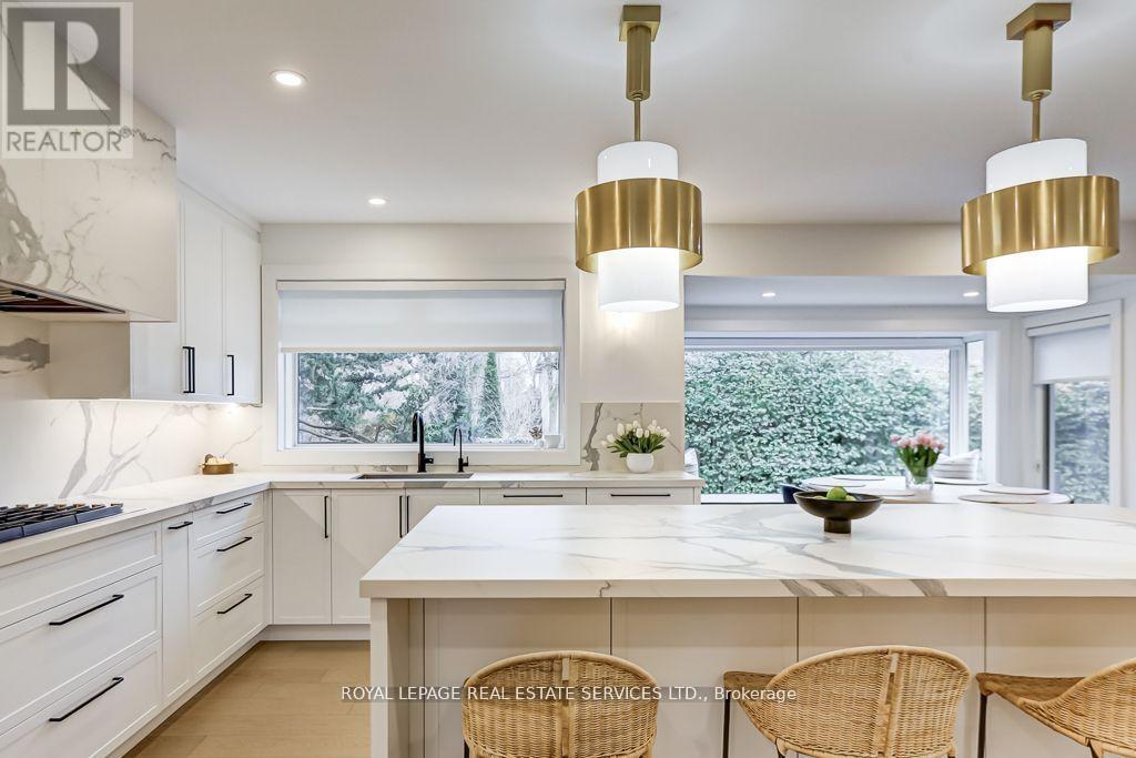 8 BIRCHCROFT ROAD, Toronto, Ontario