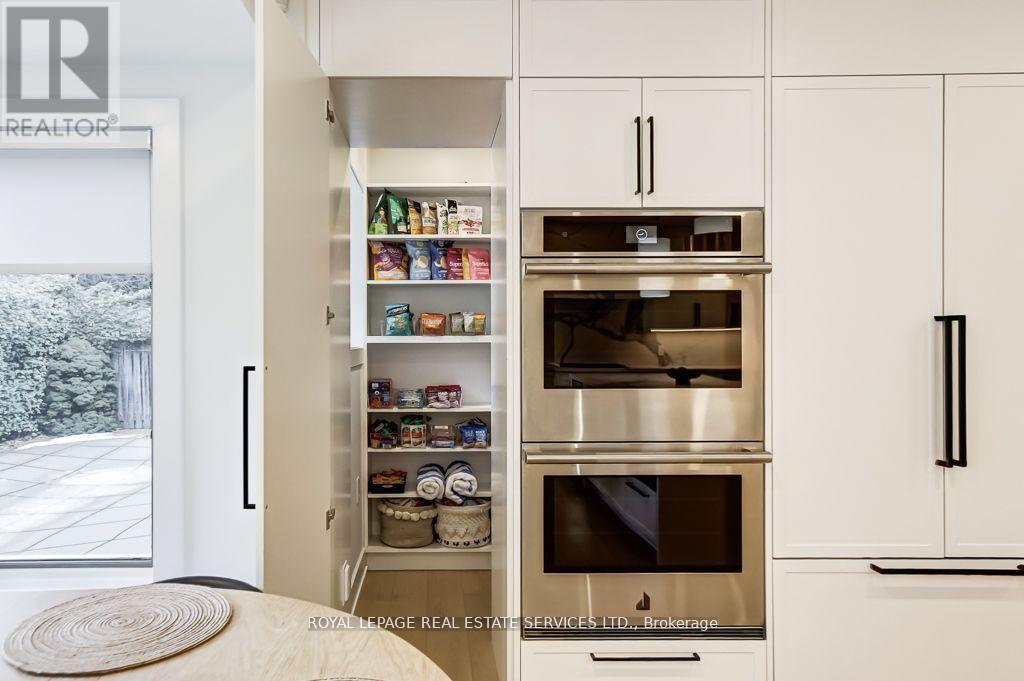 8 Birchcroft Road, Toronto, Ontario  M9A 2L2 - Photo 11 - W12779686