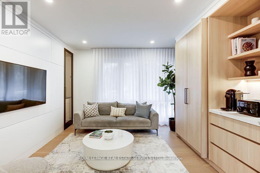 8 Birchcroft Road, Toronto, Ontario  M9A 2L2 - Photo 12 - W12779686