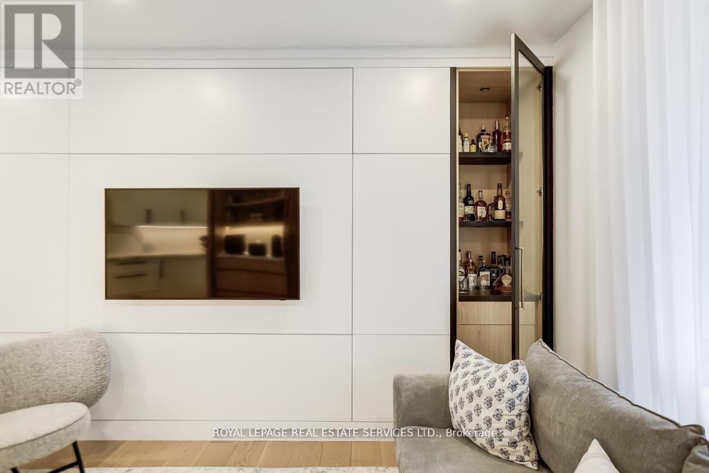 8 Birchcroft Road, Toronto, Ontario  M9A 2L2 - Photo 14 - W12779686