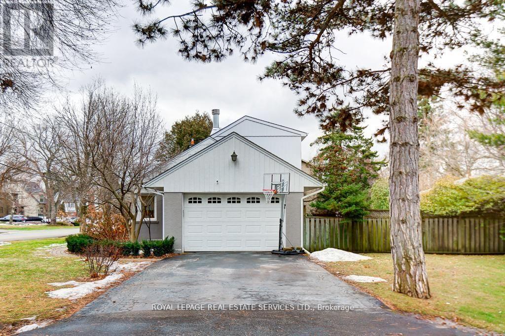 8 Birchcroft Road, Toronto, Ontario  M9A 2L2 - Photo 4 - W12779686