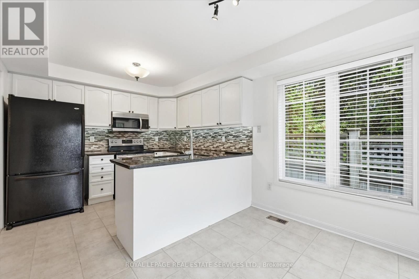 1324 Ashwood Terrace, Oakville, Ontario  L6M 4A7 - Photo 10 - W12779702