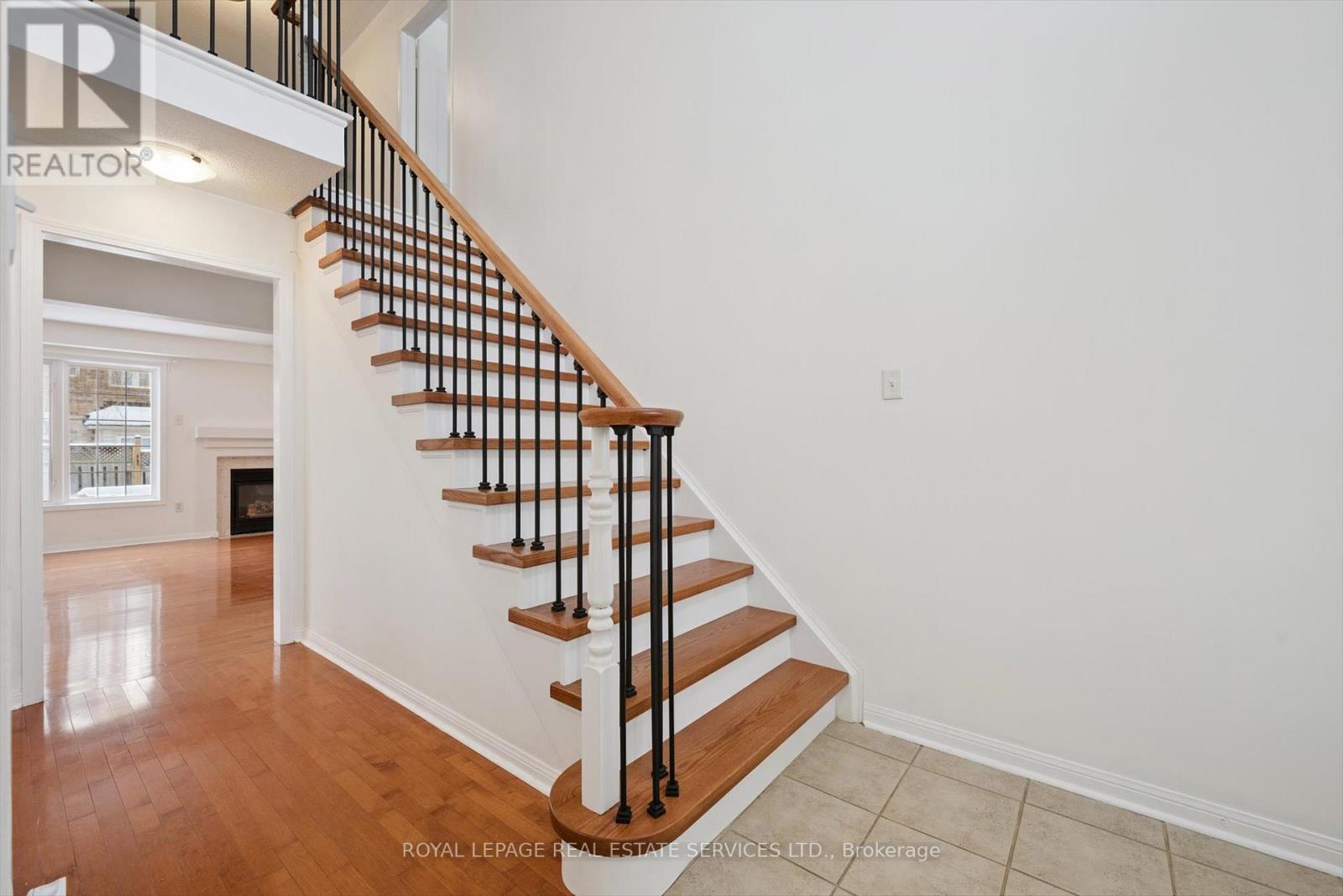 1324 Ashwood Terrace, Oakville, Ontario  L6M 4A7 - Photo 8 - W12779702