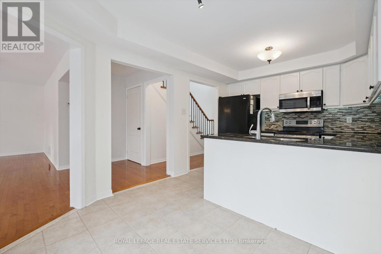 1324 Ashwood Terrace, Oakville, Ontario  L6M 4A7 - Photo 9 - W12779702