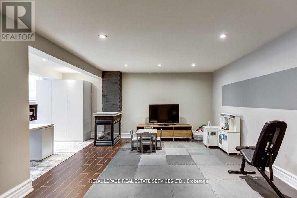 6 Cadman Court, Toronto, Ontario  M9A 4S7 - Photo 31 - W12779722