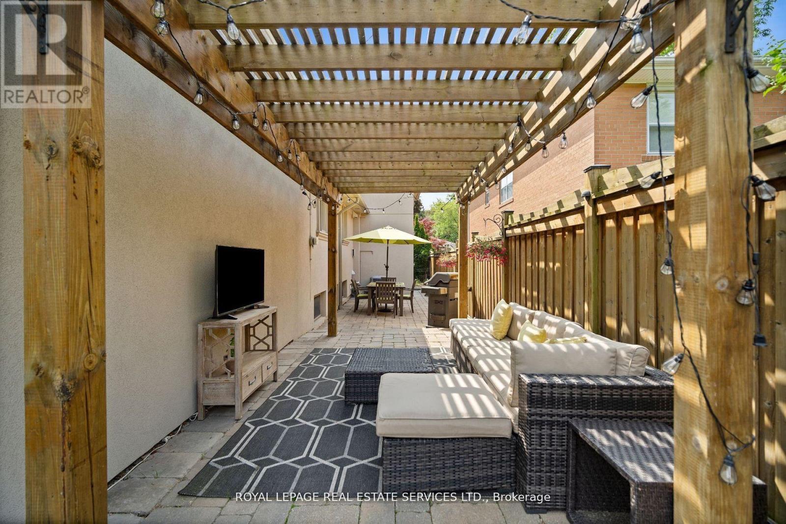 6 Cadman Court, Toronto, Ontario  M9A 4S7 - Photo 39 - W12779722