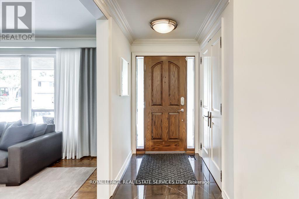 6 Cadman Court, Toronto, Ontario  M9A 4S7 - Photo 4 - W12779722