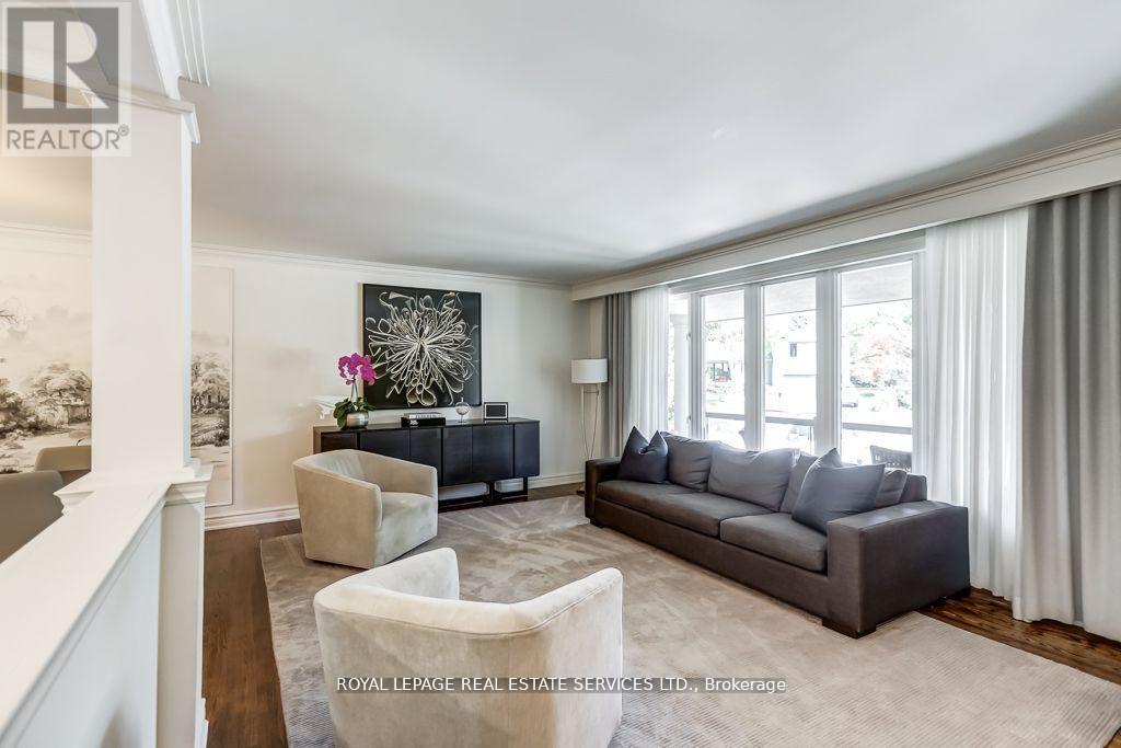 6 Cadman Court, Toronto, Ontario  M9A 4S7 - Photo 8 - W12779722