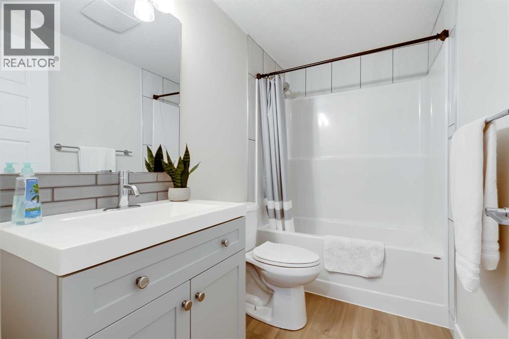 1621 Bayside Green Sw, Airdrie, Alberta  T4B 5E8 - Photo 43 - A2284313