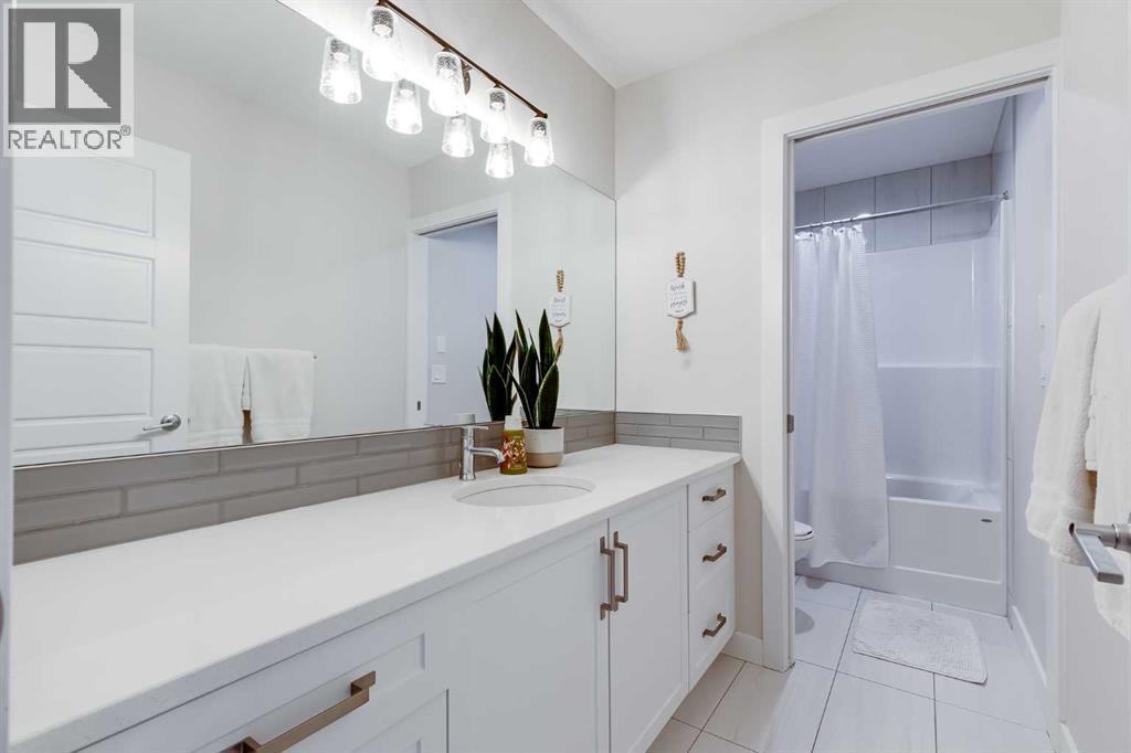 1621 Bayside Green Sw, Airdrie, Alberta  T4B 5E8 - Photo 31 - A2284313