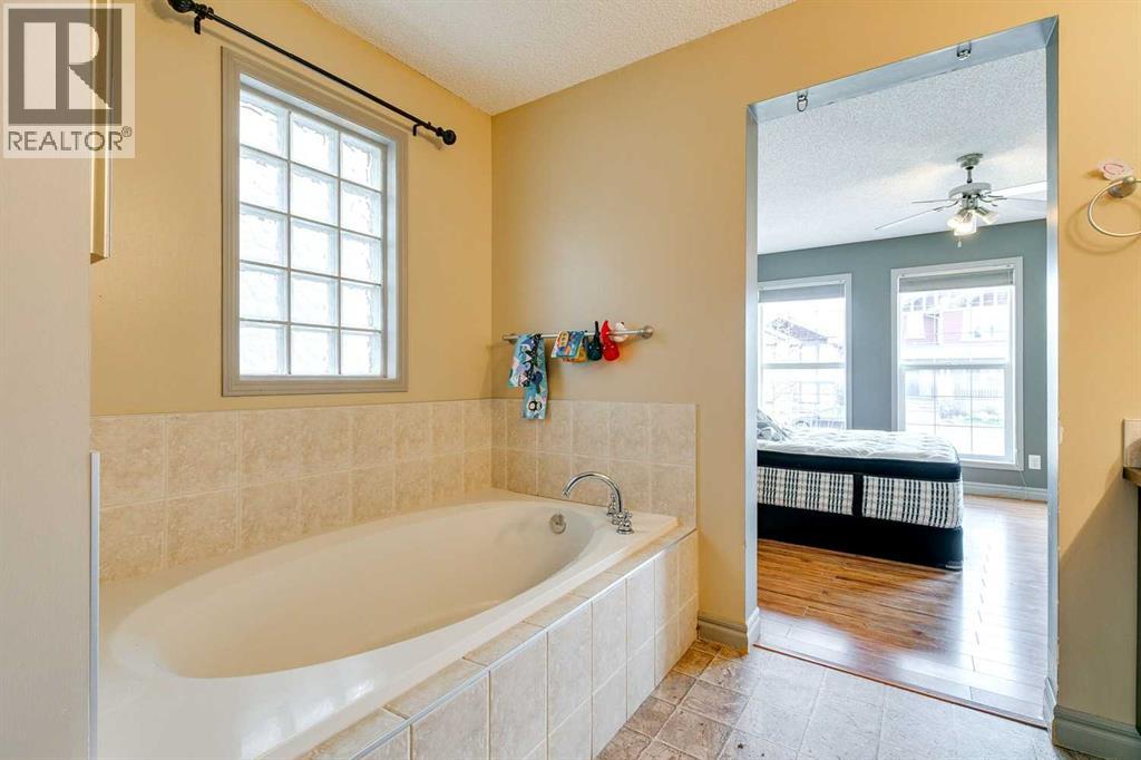 79 Prestwick Street Se, Calgary, Alberta  T2Z 4K9 - Photo 4 - A2269929