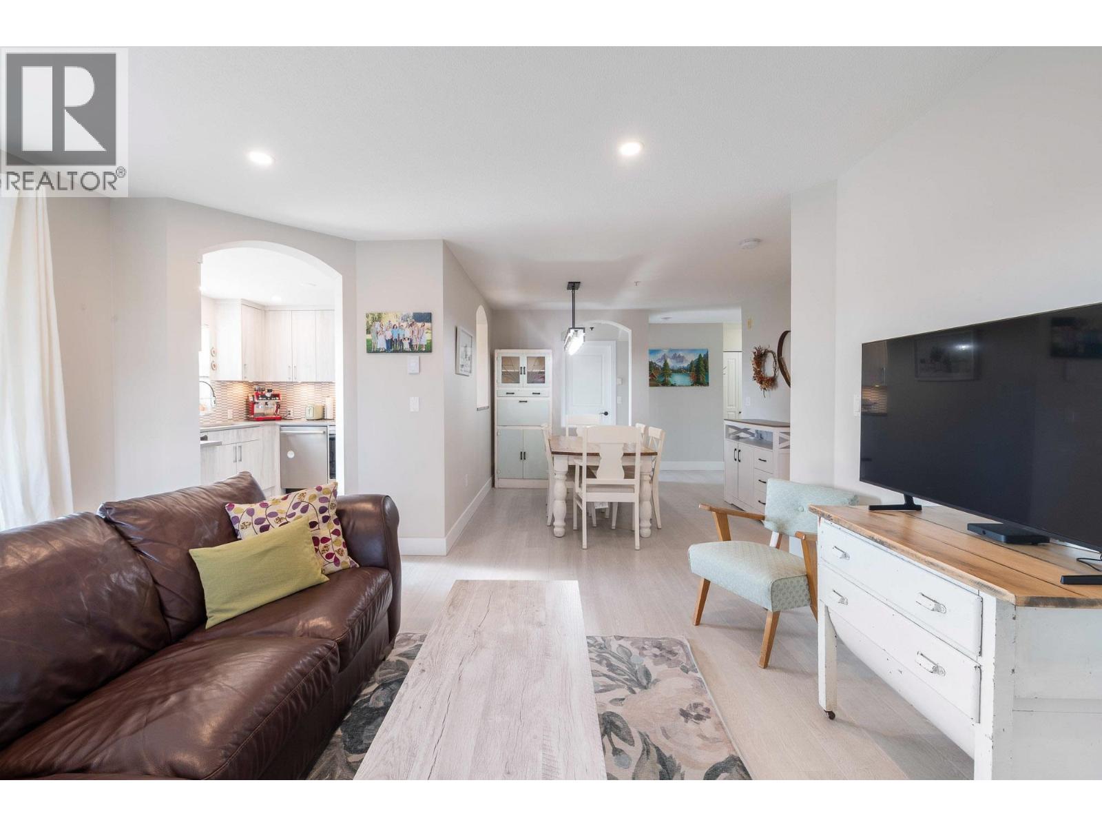 215 4770 52a Street, Delta, British Columbia  V4K 5B5 - Photo 4 - R3088594