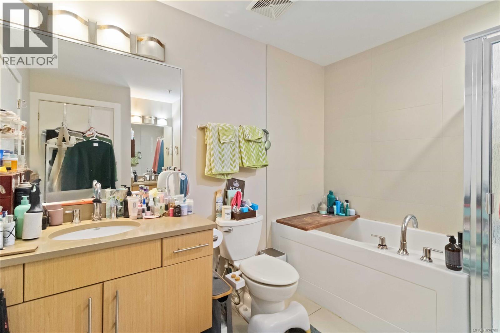 112 4529 West Saanich Rd, Saanich, British Columbia  V8Z 3G3 - Photo 15 - 1025768