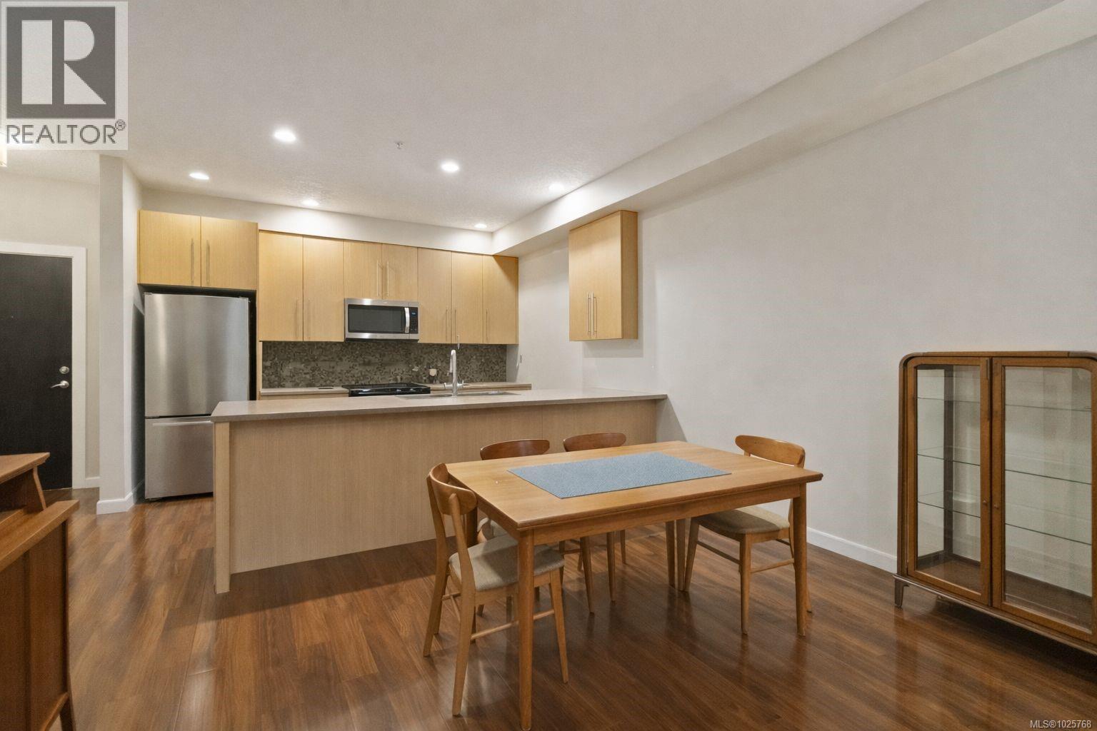 112 4529 West Saanich Rd, Saanich, British Columbia  V8Z 3G3 - Photo 6 - 1025768