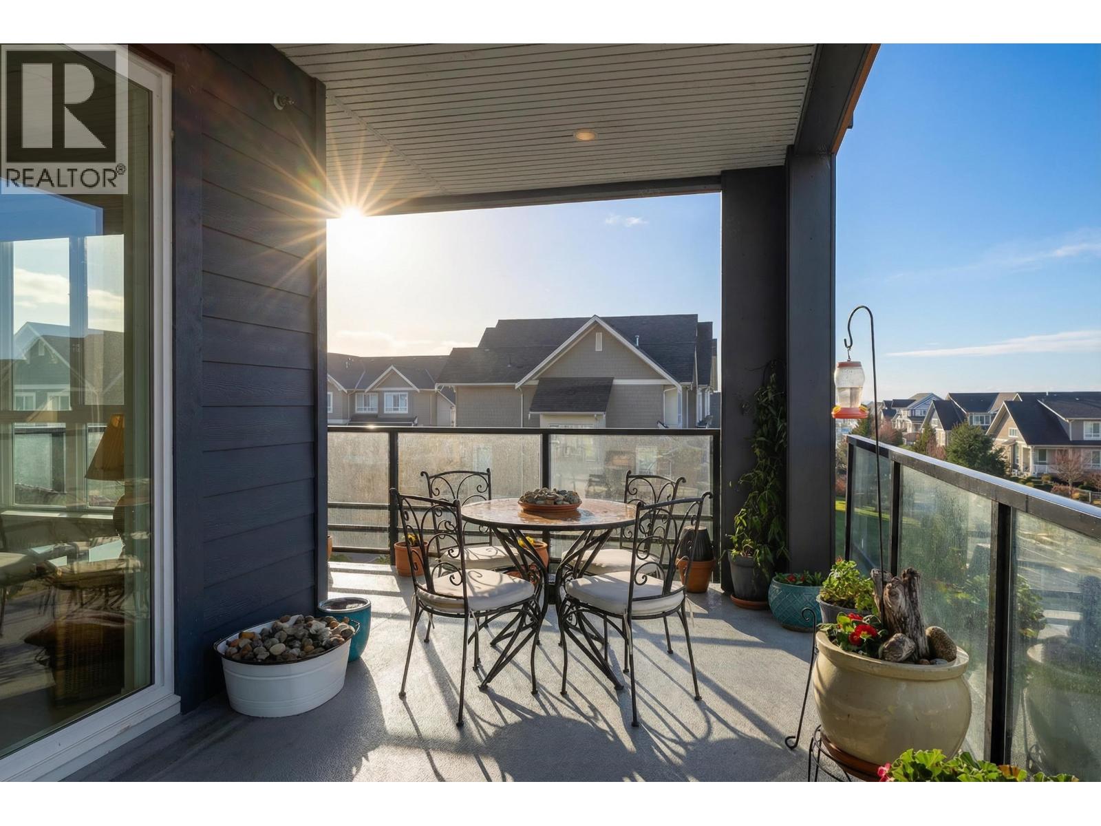 319 1792 Starling Drive, Tsawwassen, British Columbia  V4N 0E4 - Photo 2 - R3088103