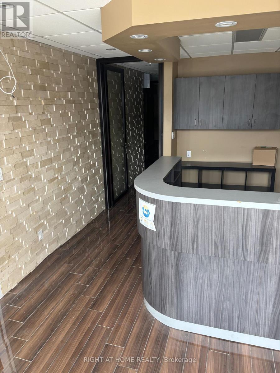 505 Oakwood Avenue, Toronto (Oakwood Village), Ontario  M6E 2W9 - Photo 2 - C12779826