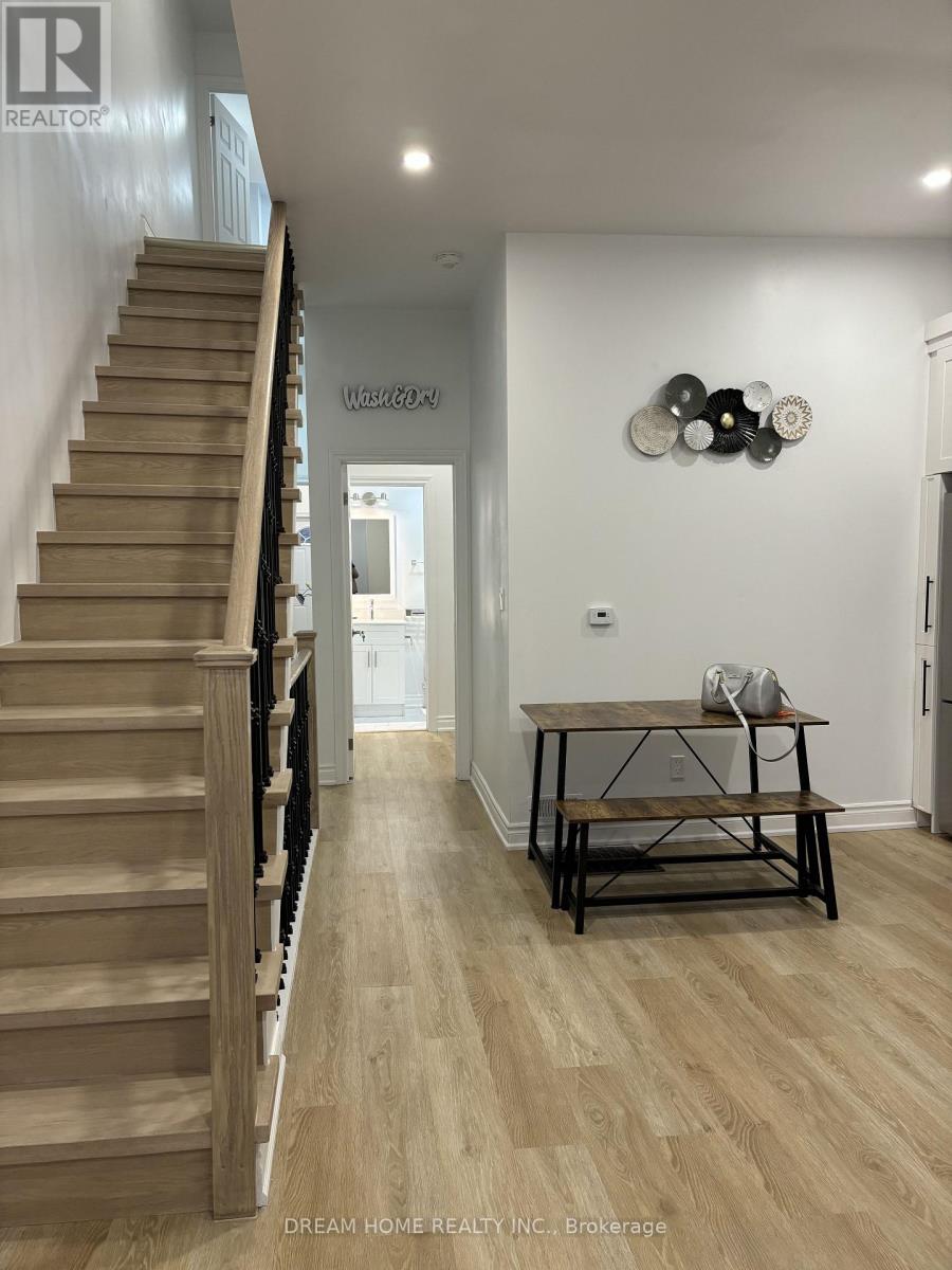 201 - 337 Mutual Street, Toronto, Ontario  M4Y 1X6 - Photo 2 - C12779936