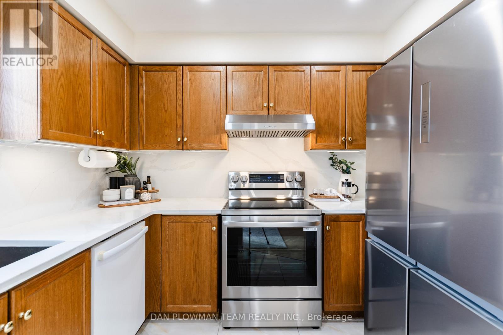 8 Oglevie Drive, Whitby, Ontario  L1R 2Y4 - Photo 14 - E12779932