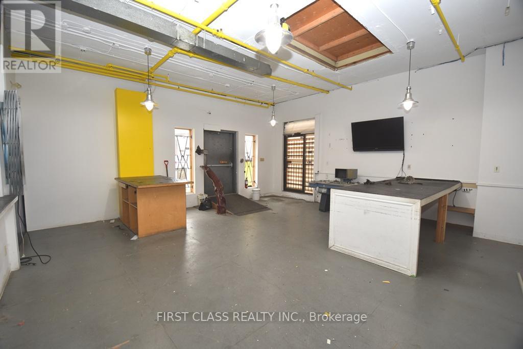 2 - 3 Carlaw Avenue, Toronto, Ontario  M4M 2R6 - Photo 3 - E12779934