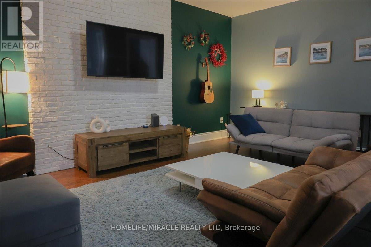 7 Riley Street, Innisfil (Cookstown), Ontario  L0L 1L0 - Photo 8 - N12779842