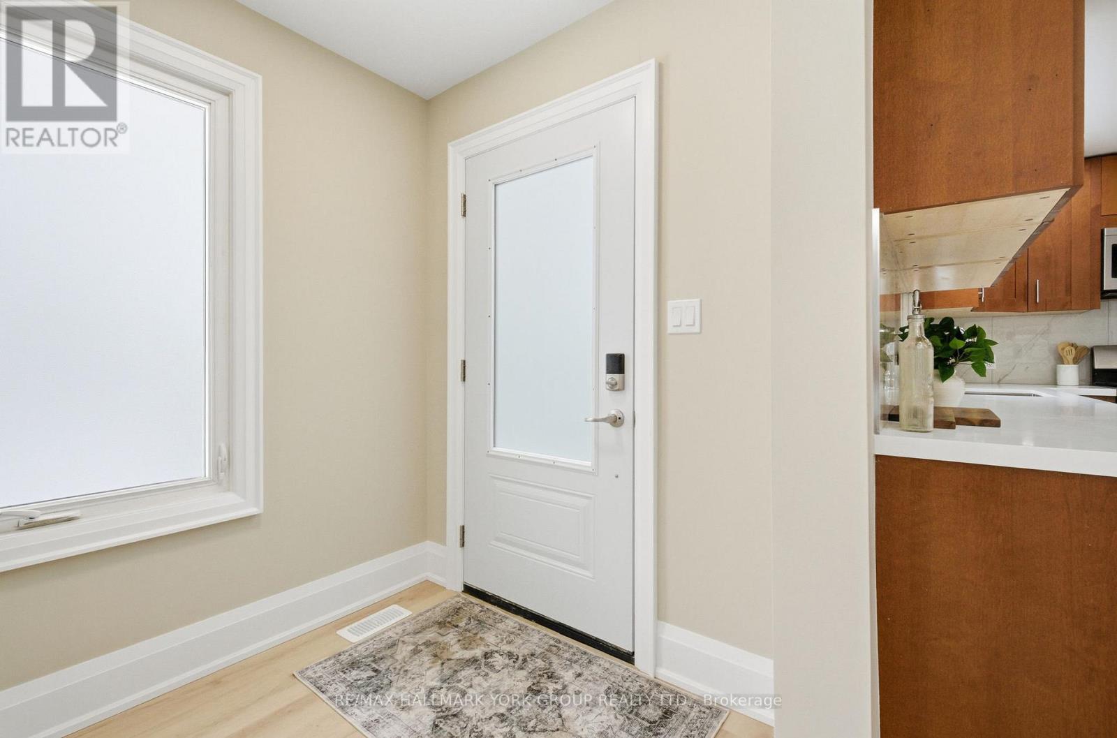 103 Cronsberry Road, Georgina, Ontario  L0E 1N0 - Photo 4 - N12779878