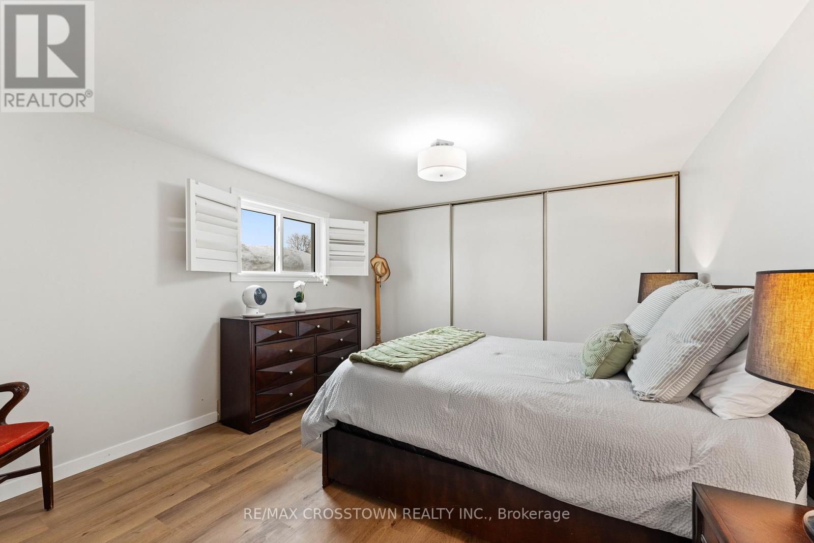 226 Thornton Avenue, Essa, Ontario  L0L 2N0 - Photo 15 - N12779886