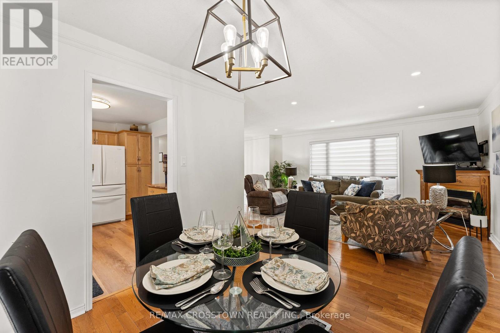 226 Thornton Avenue, Essa, Ontario  L0L 2N0 - Photo 5 - N12779886