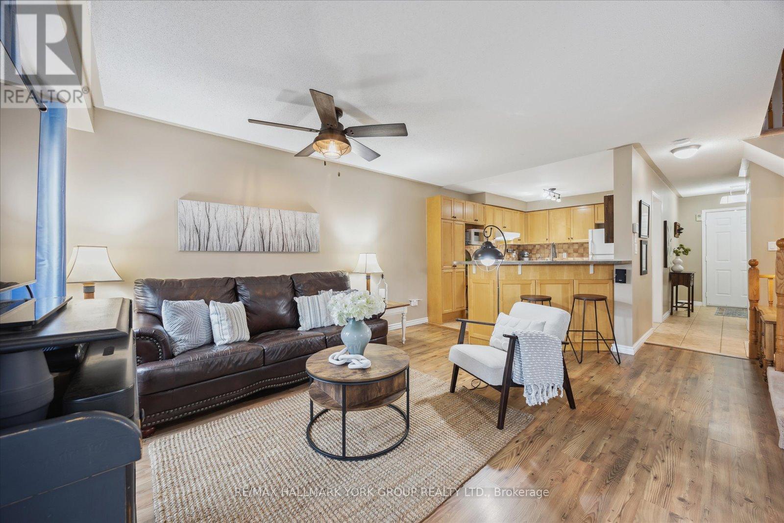 11 Snedden Avenue, Aurora, Ontario  L4G 7J6 - Photo 10 - N12779920