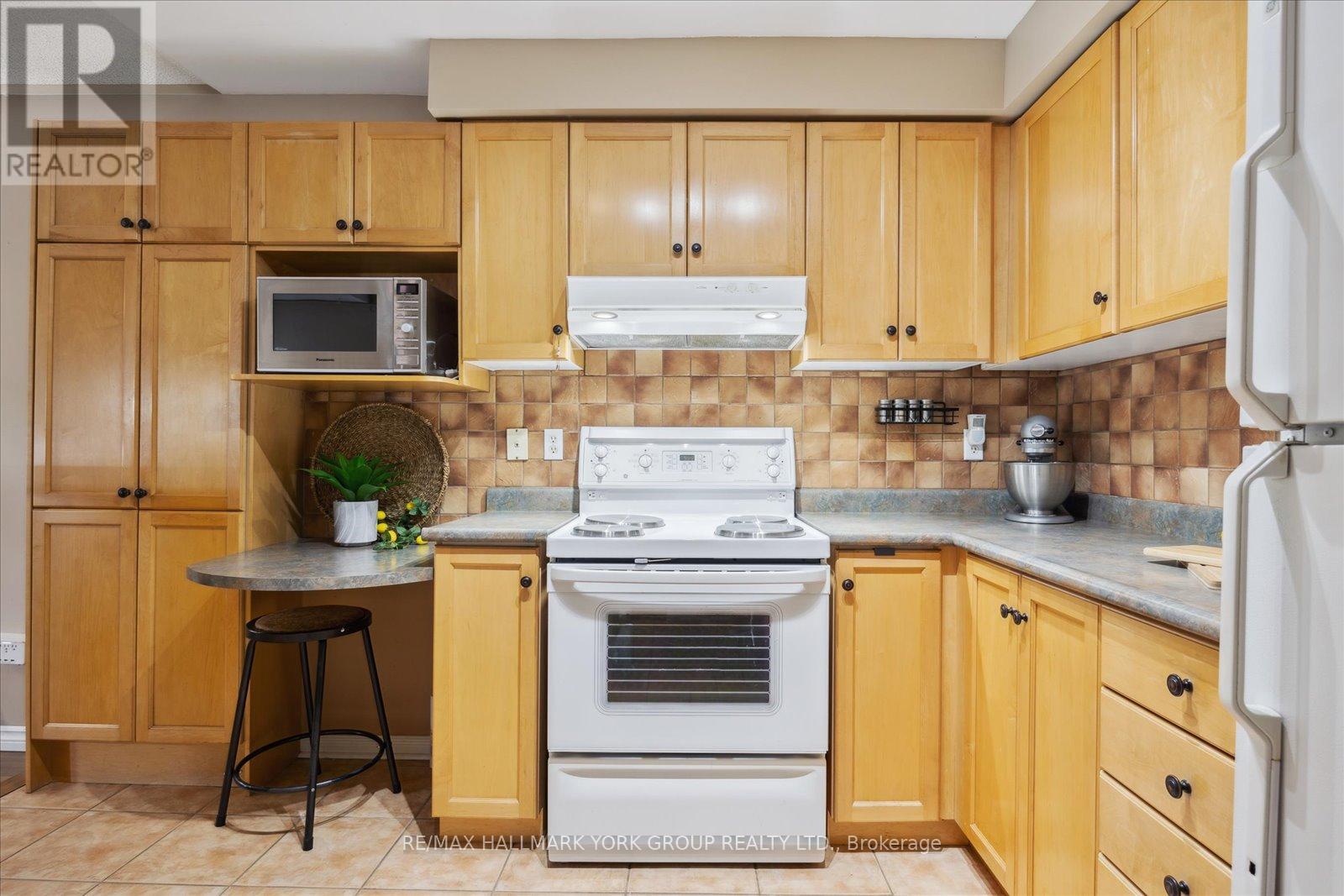 11 Snedden Avenue, Aurora, Ontario  L4G 7J6 - Photo 7 - N12779920