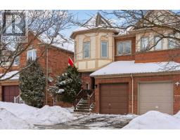 11 SNEDDEN AVENUE, Aurora, Ontario